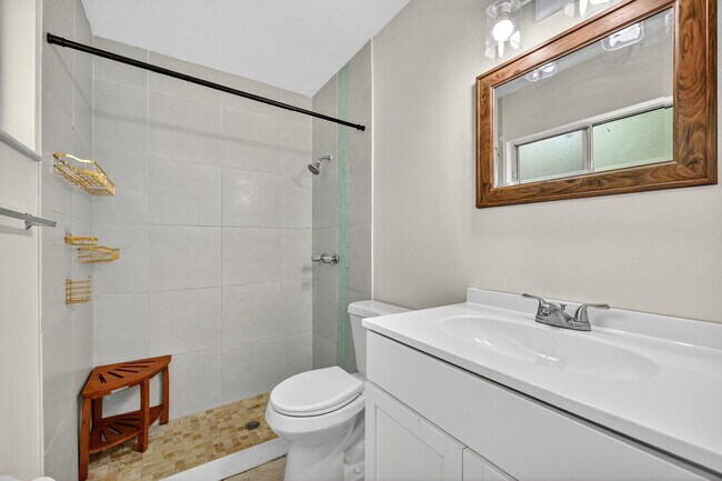 Building Photo - 2252 SE Aneci St