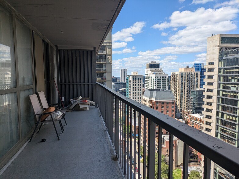 Building Photo - 10 E Ontario St