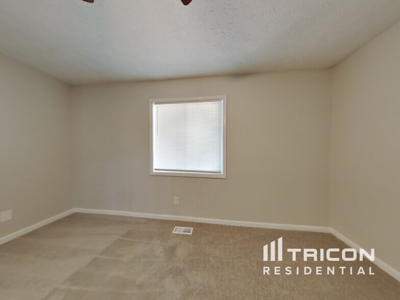 Building Photo - 2395 Wales Dr