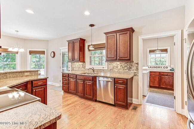 Building Photo - 103 Tomahawk Ct