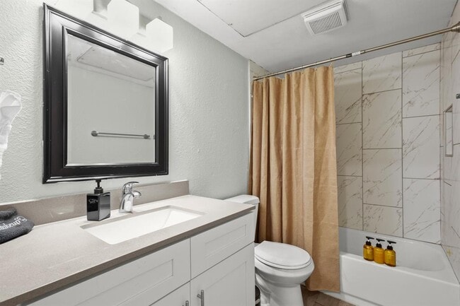 Building Photo - 6812 S Congress Ave