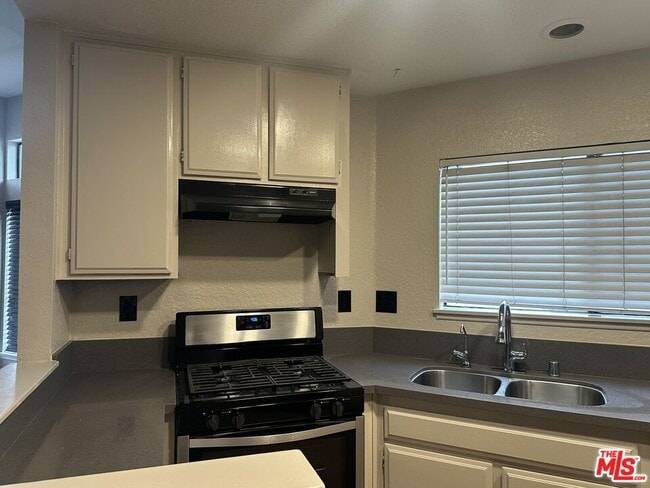 Building Photo - 77 Willowcrest Ln