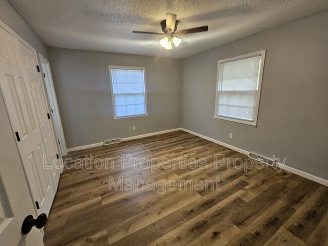 Building Photo - 3212 W 9th St