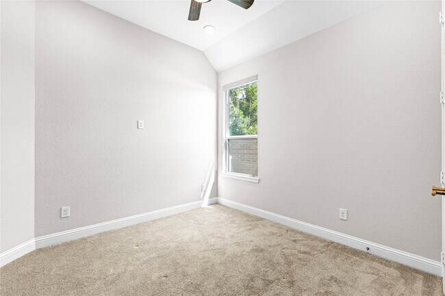 Building Photo - 15302 Spanish Ranchos Wy