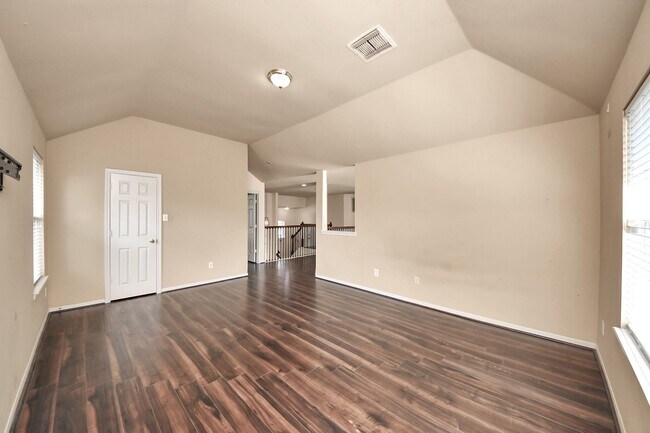 Building Photo - 1607 Parkview Ln