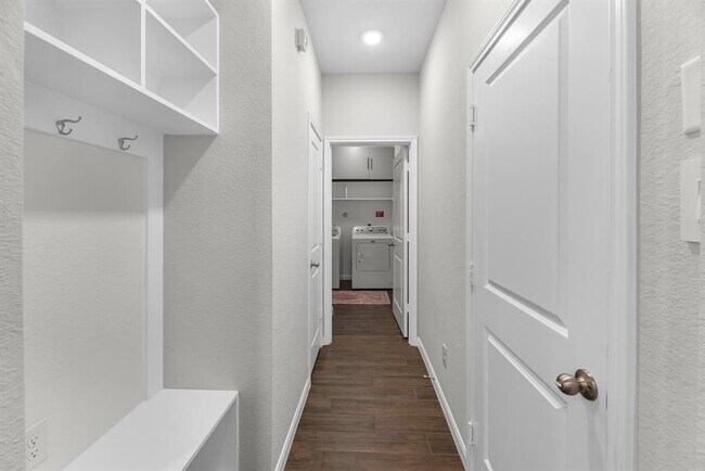 Building Photo - 5502 Pearl Vis Dr