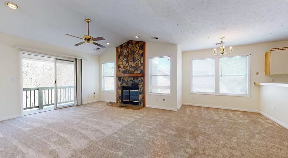 Building Photo - 978 Stewarts Creek Dr