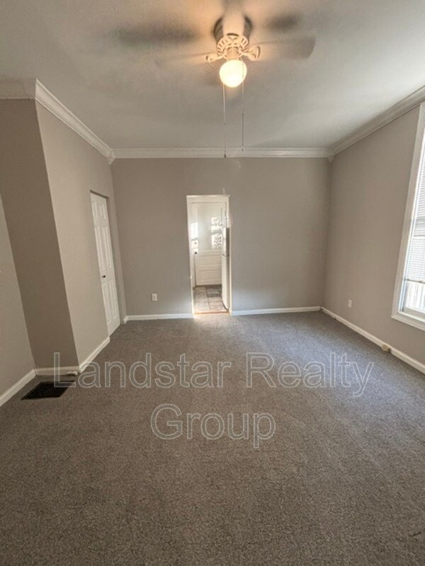 Building Photo - 2127 Grinstead Dr