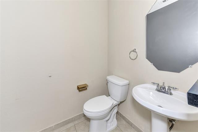 Building Photo - 1020 Breeders Cup Dr