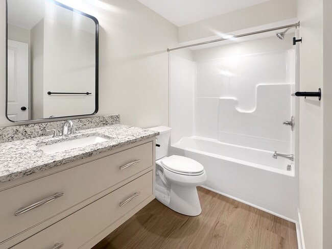 Building Photo - 860 Houseman Ave NE