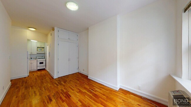 Primary Photo - 333 E 84th St
