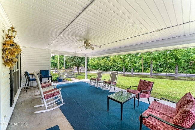 Building Photo - 519 Country Oaks Dr