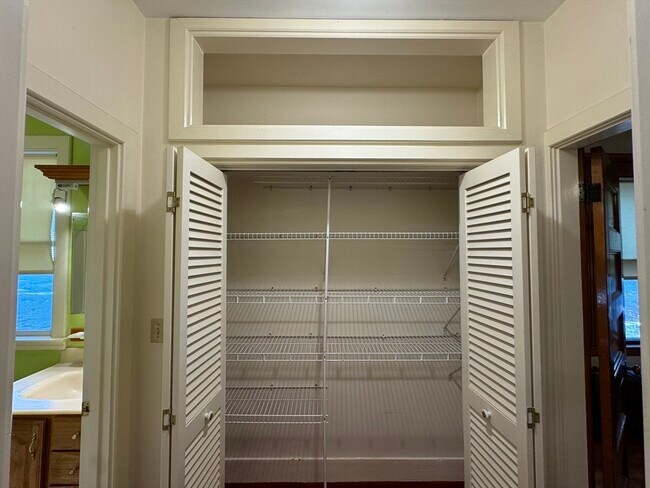 Building Photo - 590 Cambridge St