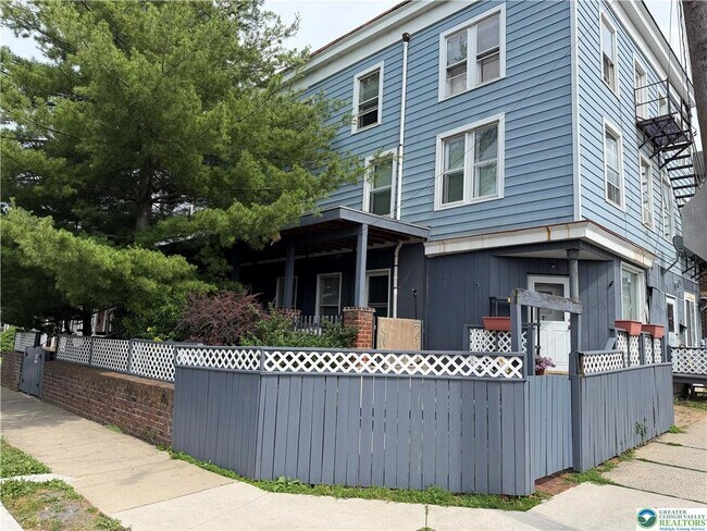 Building Photo - 1352 W Gordon St
