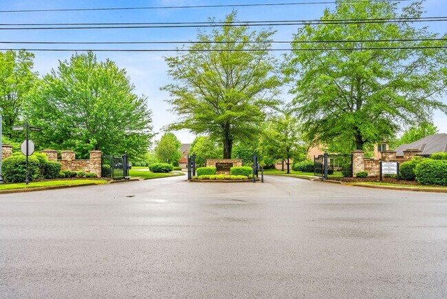 Building Photo - Gorgeous Upscale Home in the Gated Savanna...