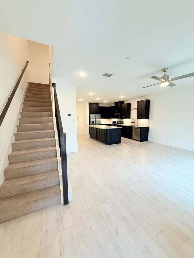 Building Photo - AVAILABLE NOW -Stunning 3-Bedroom Townhome Overlooking Greenbelt in Plano ISD 600 Collier Drive