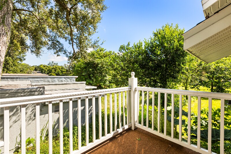 Building Photo - 1325 Cloverlawn Ave