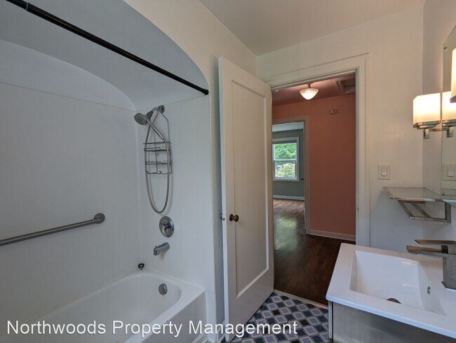 Building Photo - 2 br, 1 bath House - 1675 Washington St