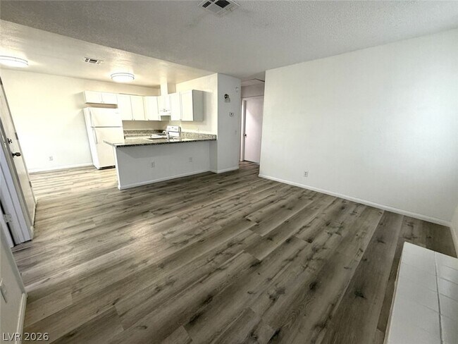 Building Photo - 2724 Aarondavid Dr