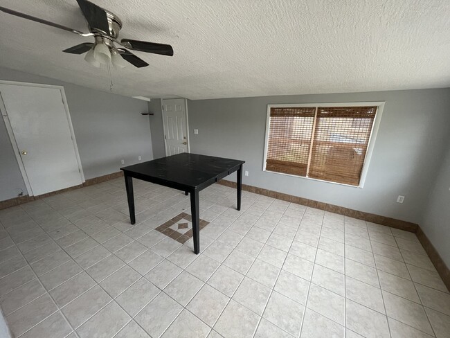 Building Photo - Fully renovated 3B 1B home