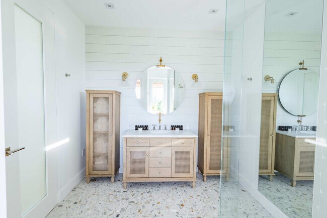 Building Photo - 18954 Acosta Rd