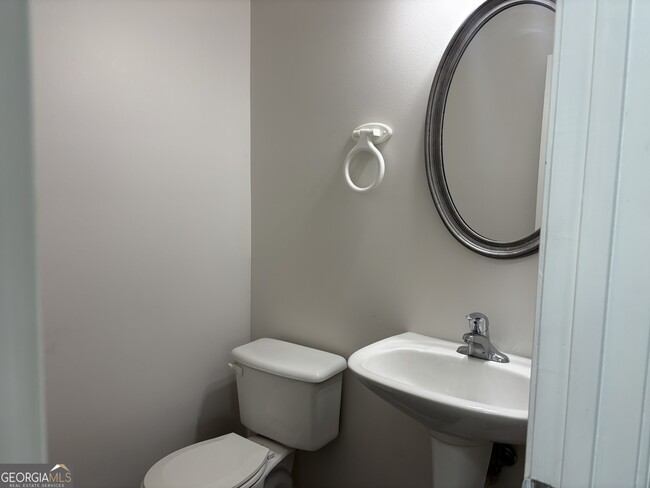 Building Photo - 6367 Ellenwood Dr