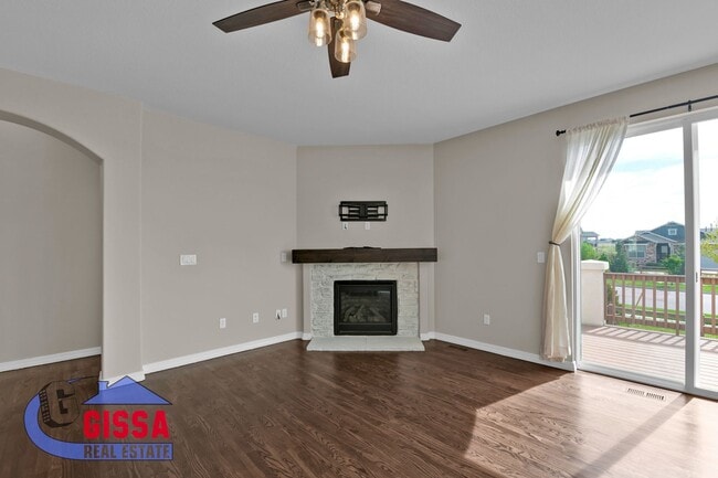Building Photo - Beautiful home with 5 bedrooms, 4 bathroom...