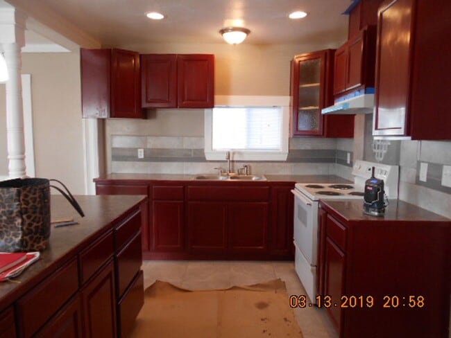 Building Photo - Cute 1bd 1ba, Pellet Stove, Fenced Front Yard