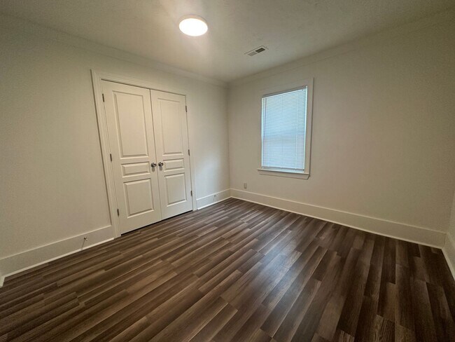 Building Photo - 1814 Newark Ave