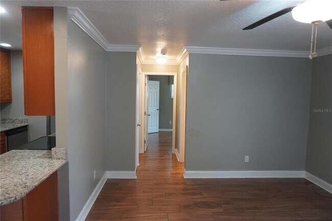 Building Photo - 2301 Sandalwood Dr