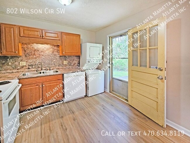 Building Photo - 802 Wilson Cir SW