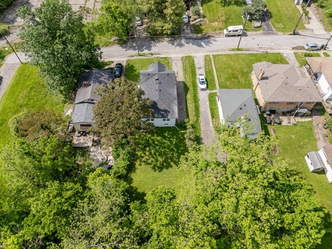Building Photo - 3728 Standish Ave