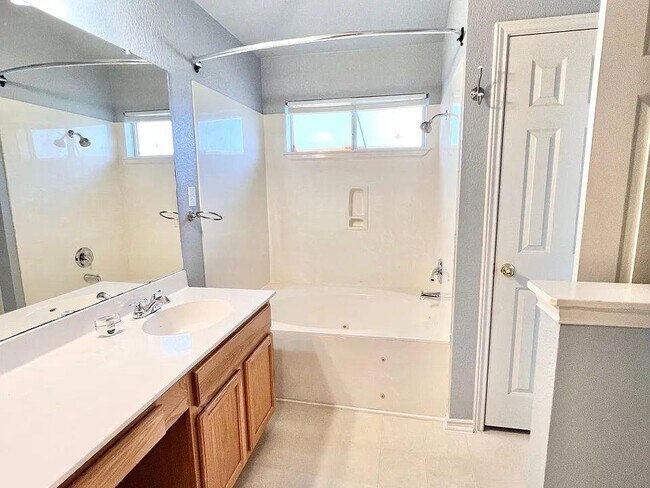 Building Photo - 3518 Rock Shelf Ln