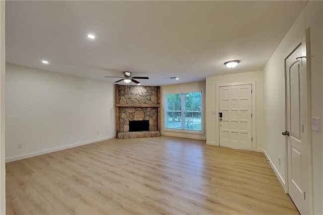 Building Photo - 1402 Mountain Overlook