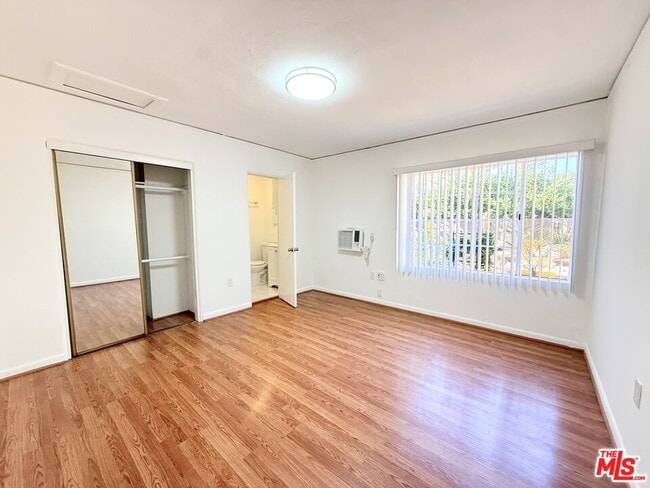 Building Photo - 364 N San Vicente Blvd