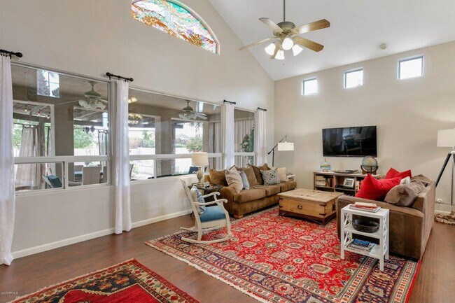 Building Photo - Nice Chandler home with Sparkling Swimming...