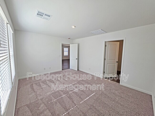 Building Photo - 660 Huyana Wind Dr