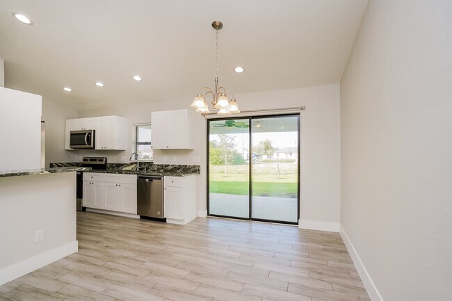 Building Photo - 1232 NE 7th Pl, Cape Coral, FL