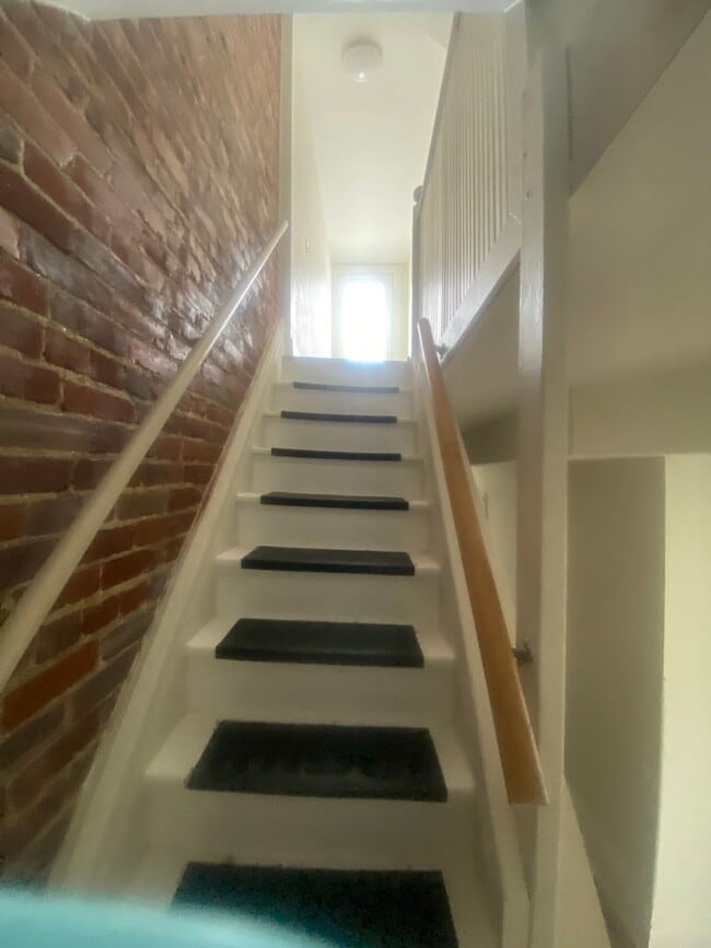 Building Photo - Must see 2 Bed 1 Bath apartment in Bellevue