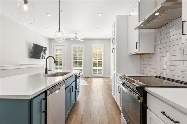 Building Photo - 1272 Longreen Ter NW