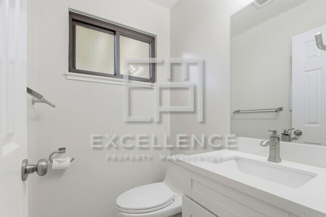 Building Photo - 94 Roxbury St