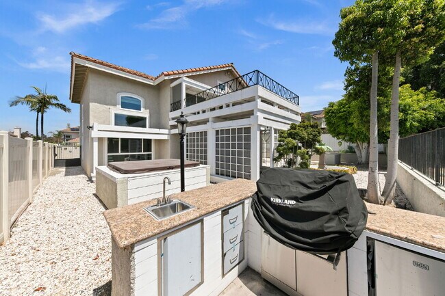Building Photo - Stunning 4BR + Office/Den, 3BA View Home with 3-Car Garage!