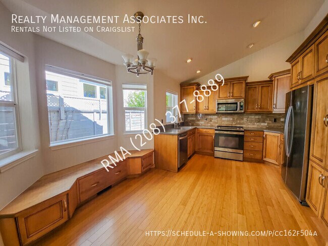 Building Photo - Beautiful and Spacious 2 Bedroom, 2 Bathro...