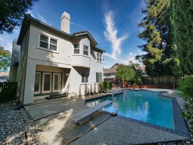 Building Photo - 3500 Crownridge Dr