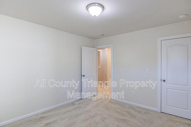 Building Photo - 728 Lampwick Ln