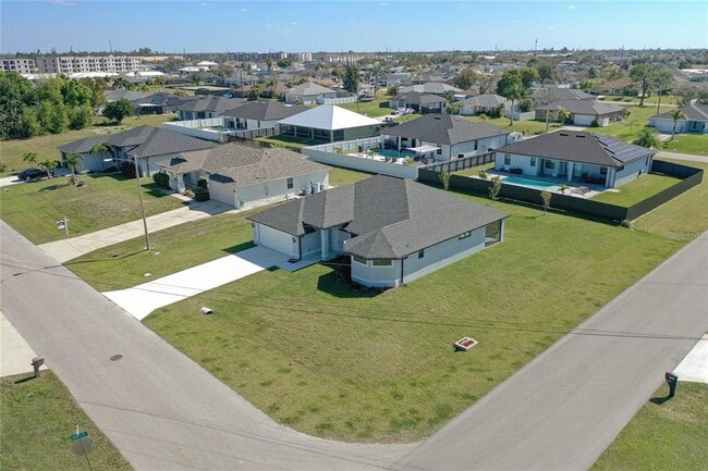 Building Photo - 710 NW 2nd Ln