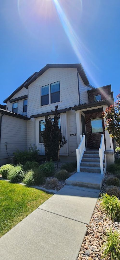 Building Photo - $2,000 OFF 4-bed, 3.5-bath Townhome Available Now!