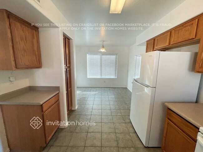 Building Photo - 13842 W Keim Dr