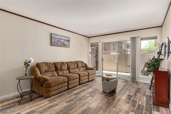 Building Photo - 650 Oakmont Ave