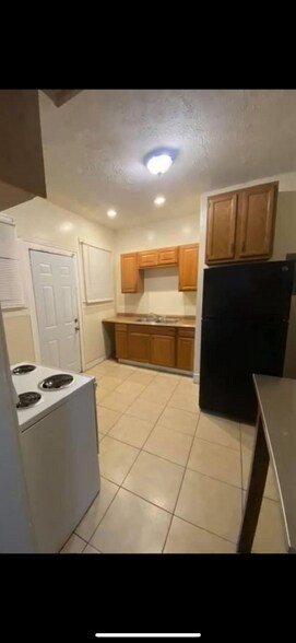 Building Photo - 519 W 25th St